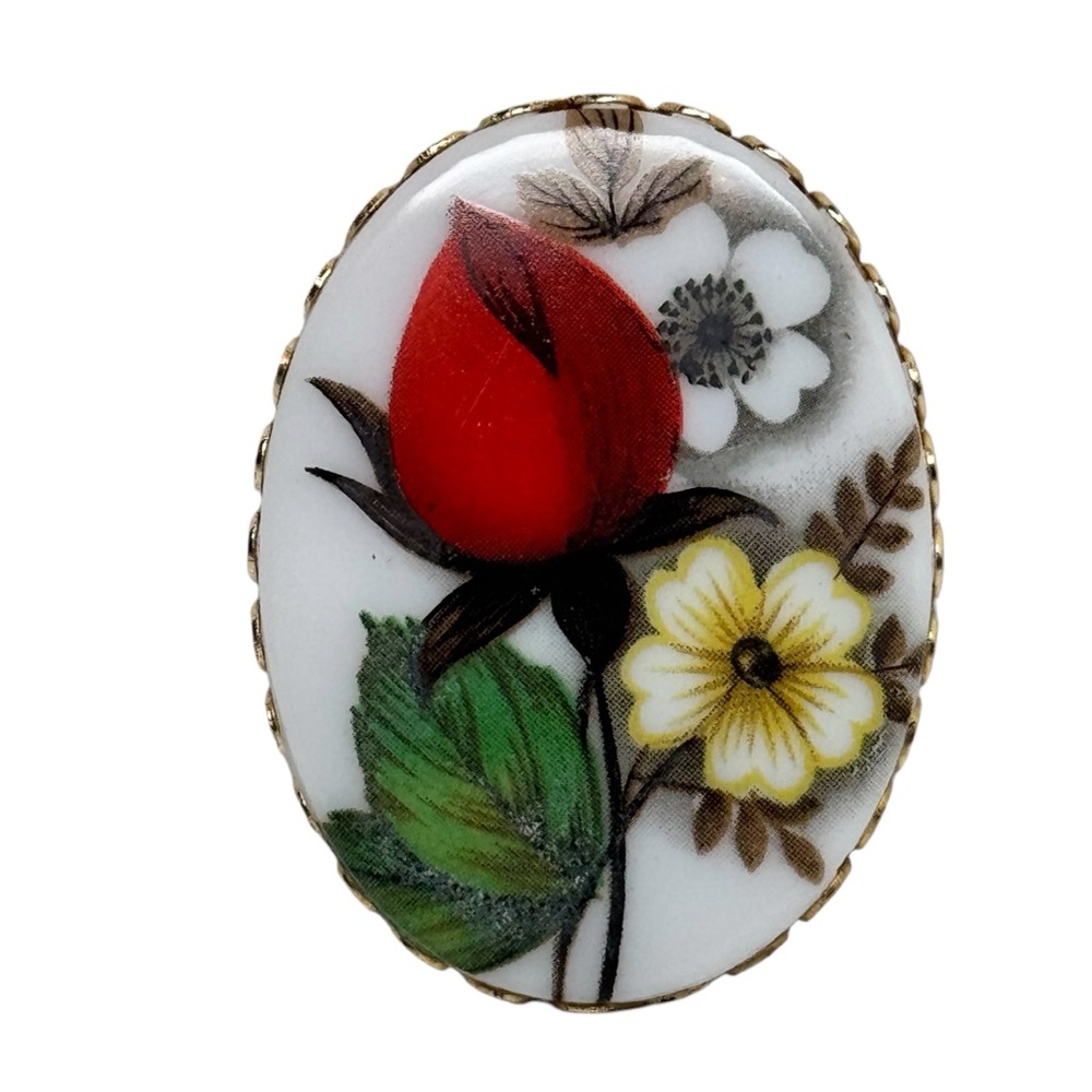 Vintage Floral Cameo Style
Brooch Pin